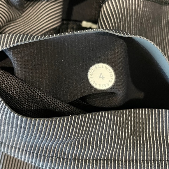 NWOT Lululemon Base Pace High-Rise Tight 25" Two-Toned Black (Size 4) - Picture 7 of 7